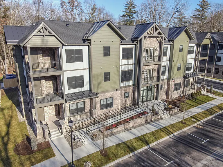 Station Lane Apartments — Photo 8