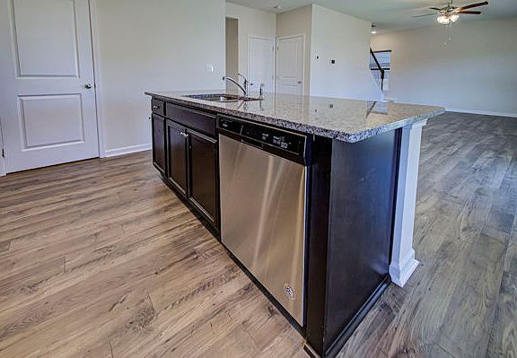 5th image of 12152 Evergreen Terrace Ln