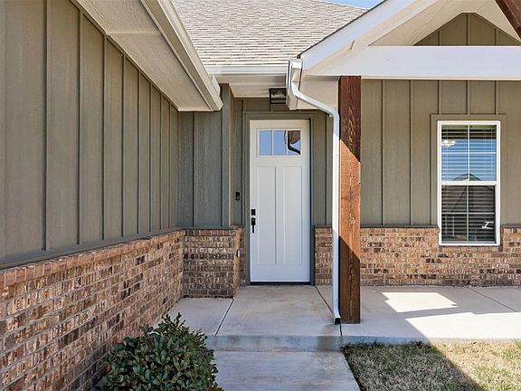 2nd image of 2833 Dalewood Pl