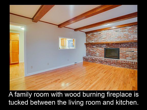 5th image of 521 S Meadowbrook Dr