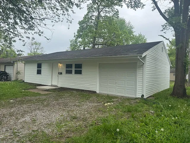 4 bed, 864 sqft, $1,600 — Photo 2