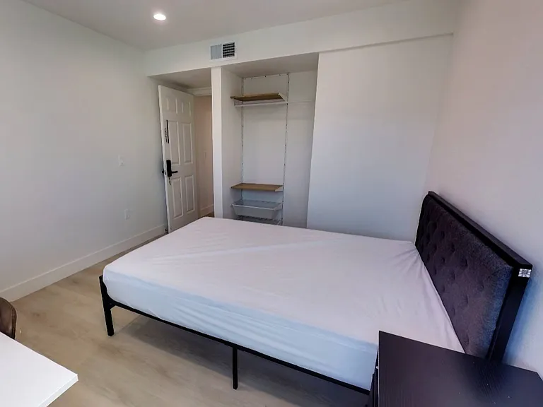 1224 W 37th Pl — Photo 93