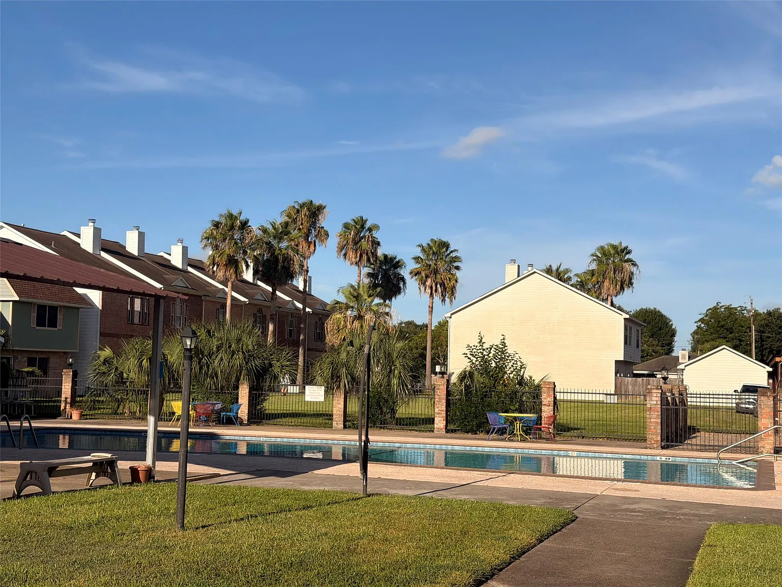 3 bed, 2.0 bath, 1296 sqft, $1,600 — Photo 4