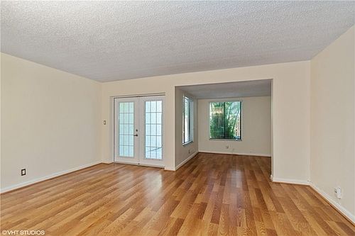 3rd image of 821 SE 12th Ct