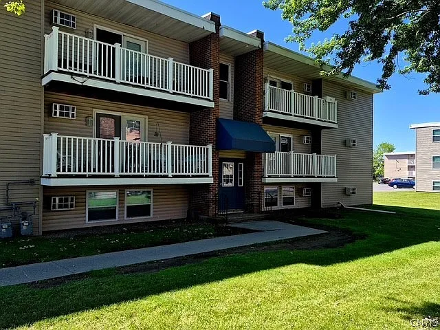 13 Town Garden Dr — Photo 2