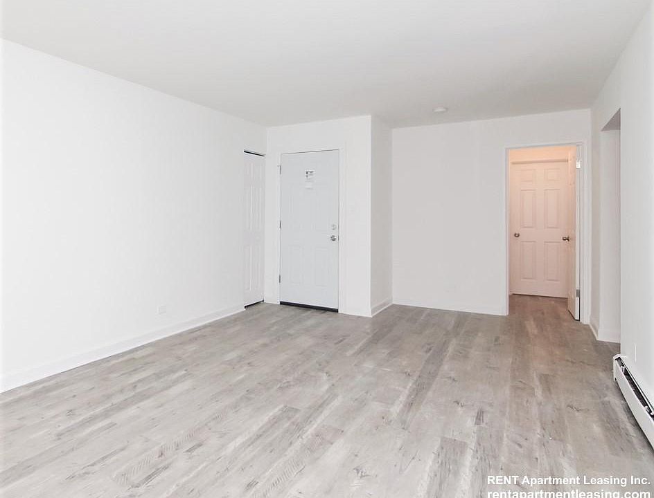 2nd image of 6211 N Kenmore Ave APT 207