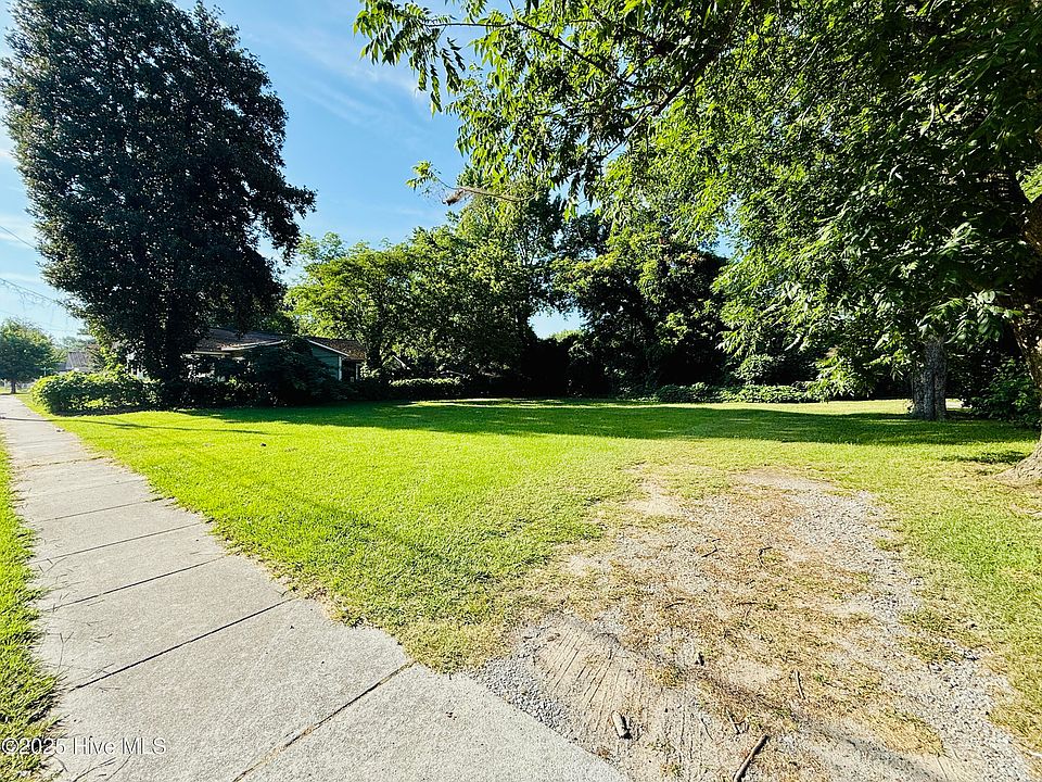 2nd image of 1105 W Third Street