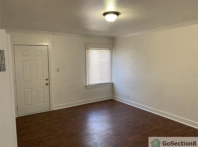 2nd image of 1614 Middleton Pl #B