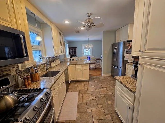 8505 Monmouth Ave — Photo 6