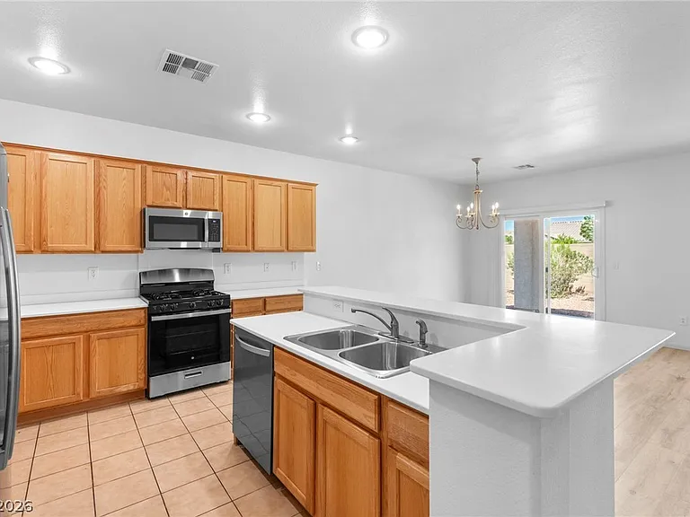 2250 Sandstone Cliffs Dr — Photo 11