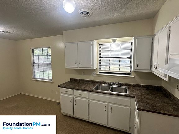 3rd image of 4314 Castle Heights Dr