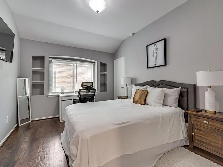 Furlong Dr — Photo 11