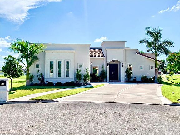 3rd image of 1805 Woods Dr W