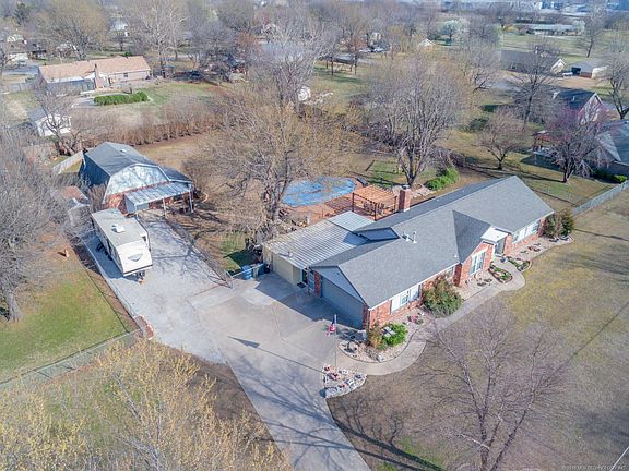 3rd image of 7425 N 145th East Ave