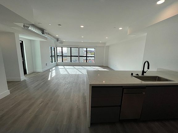 2nd image of 2140 1/2 Butler Ave #301