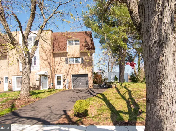17 E Roberts St, Norristown, PA 19401