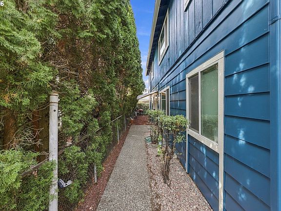 2nd image of 2121 SE 50th Ave