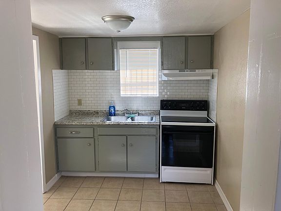 2nd image of 795 Carlos St