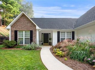 11 Lovers Loop Rd, Asheville, NC 28803