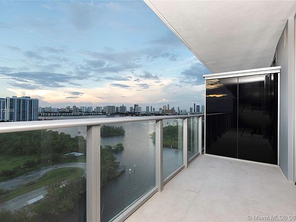3rd image of 16385 Biscayne Blvd Unit 1602