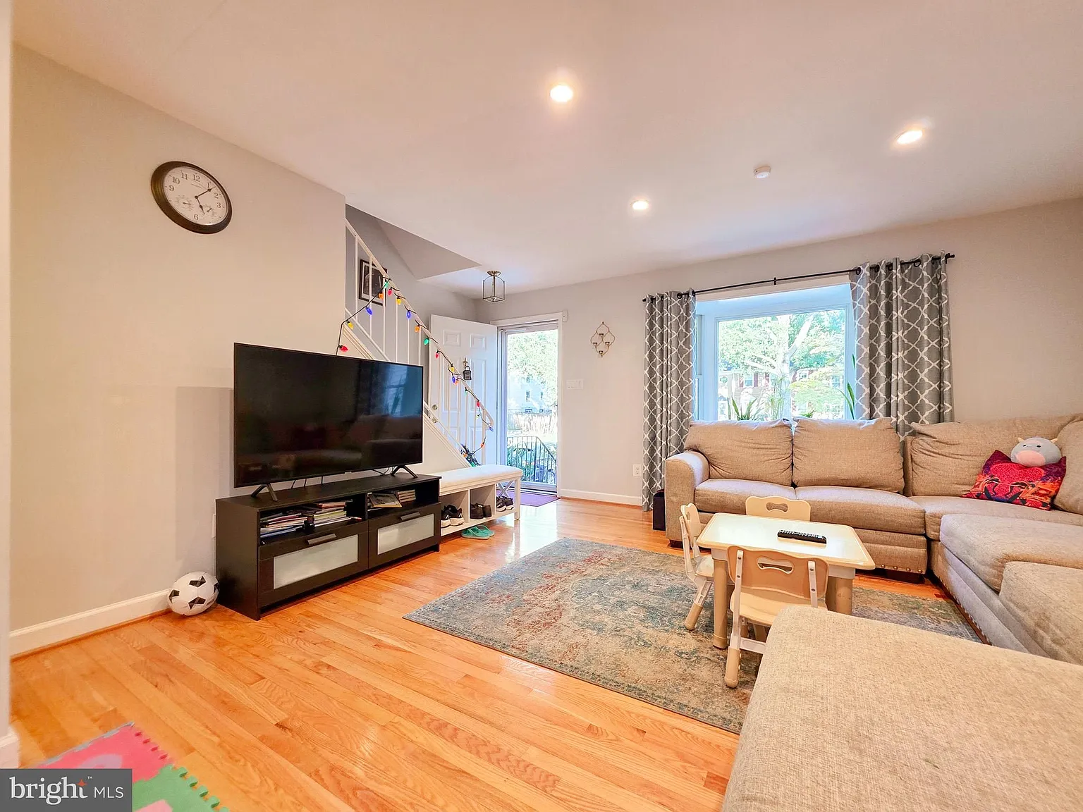 3 bed, 2.5 bath, 2030 sqft, $3,450 — Photo 3