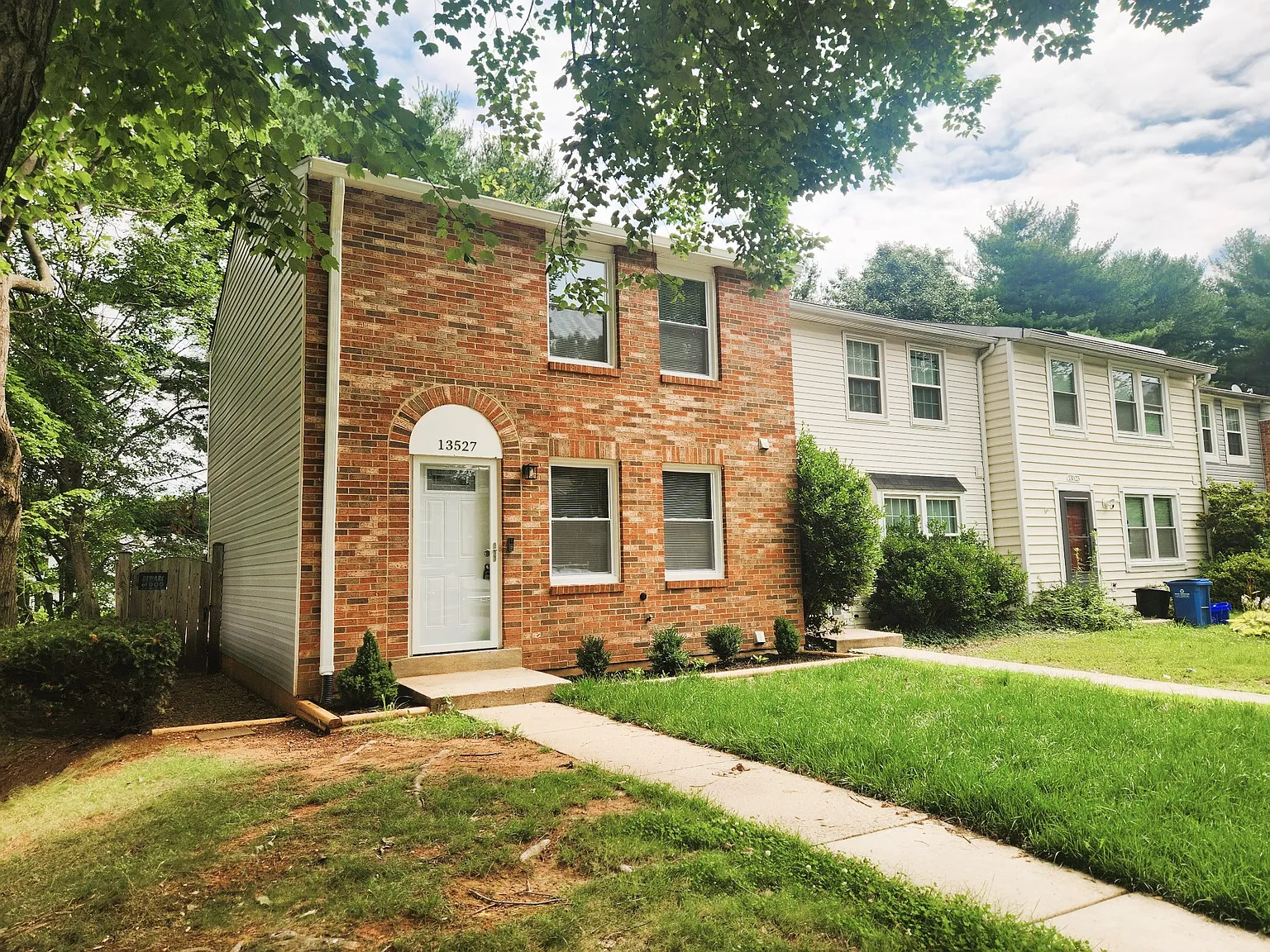 Modern 3-Level End-Unit Townhome in Germantown for Rent! — Photo 2