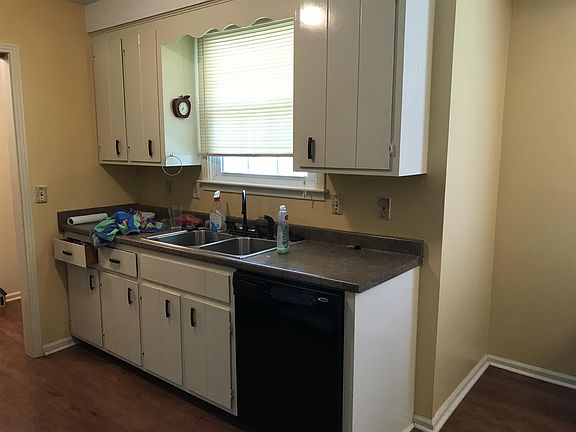 4th image of 312 Lake Court Dr