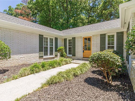 3rd image of 4296 Huntington Cir