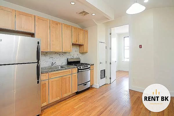 1st image of 654 Park Pl #2RFF