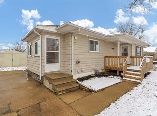 1112 Clifton St NE, Cedar Rapids, IA 52402