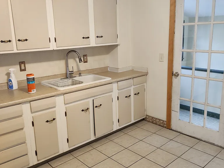 54 Saunders St #2F — Photo 2