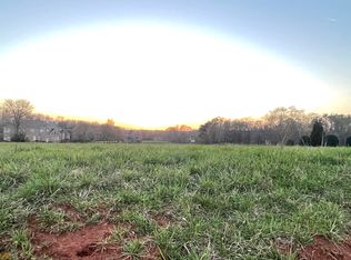 15 Meadow View Ct, Social Circle, GA 30025