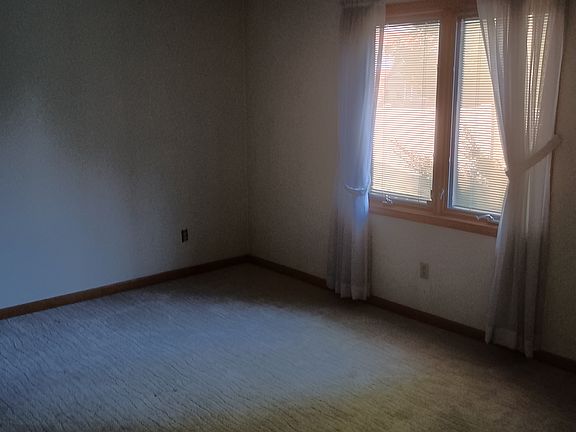 4th image of 228 W Edgerton St