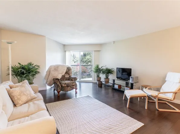 1870 McKenzie Ave #220, Saanich, BC V8N 4X3