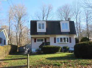 15 Lake Shore Rd E, Stockholm, NJ 07460