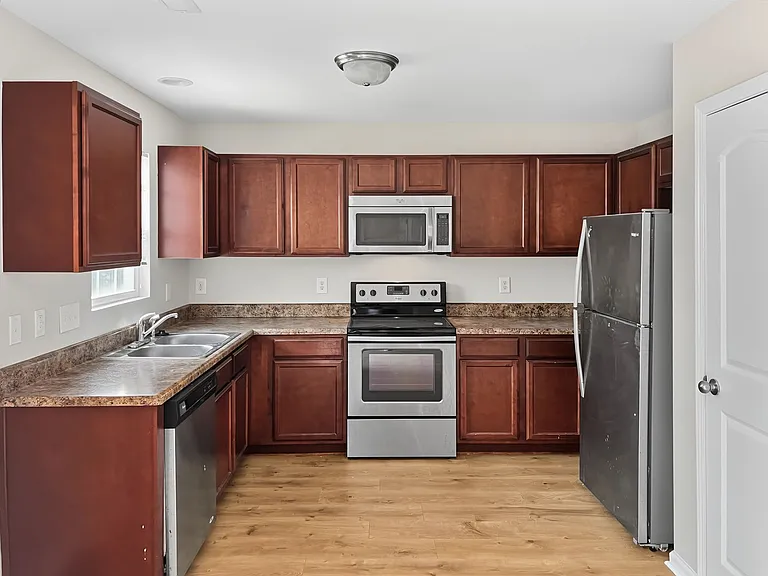 3457 Kernstown Dr — Photo 7