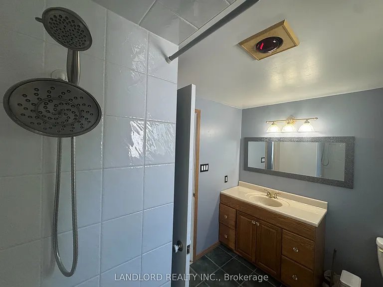 833 Laurier Ave — Photo 39