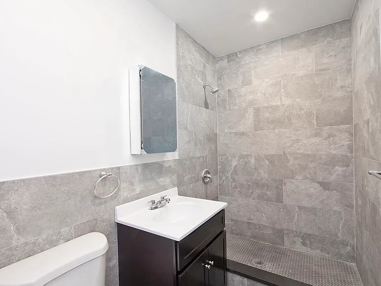 136 William St #3B — Photo 3