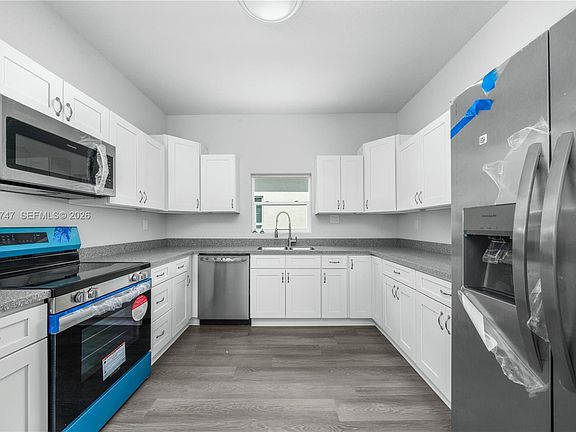 4th image of 1442 Las Villas Blvd