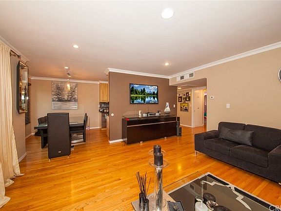 4th image of 6133 Whitsett Ave APT 19