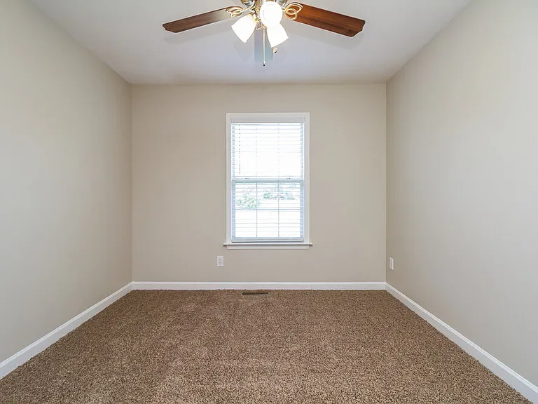 2619 Danbury Cir — Photo 16