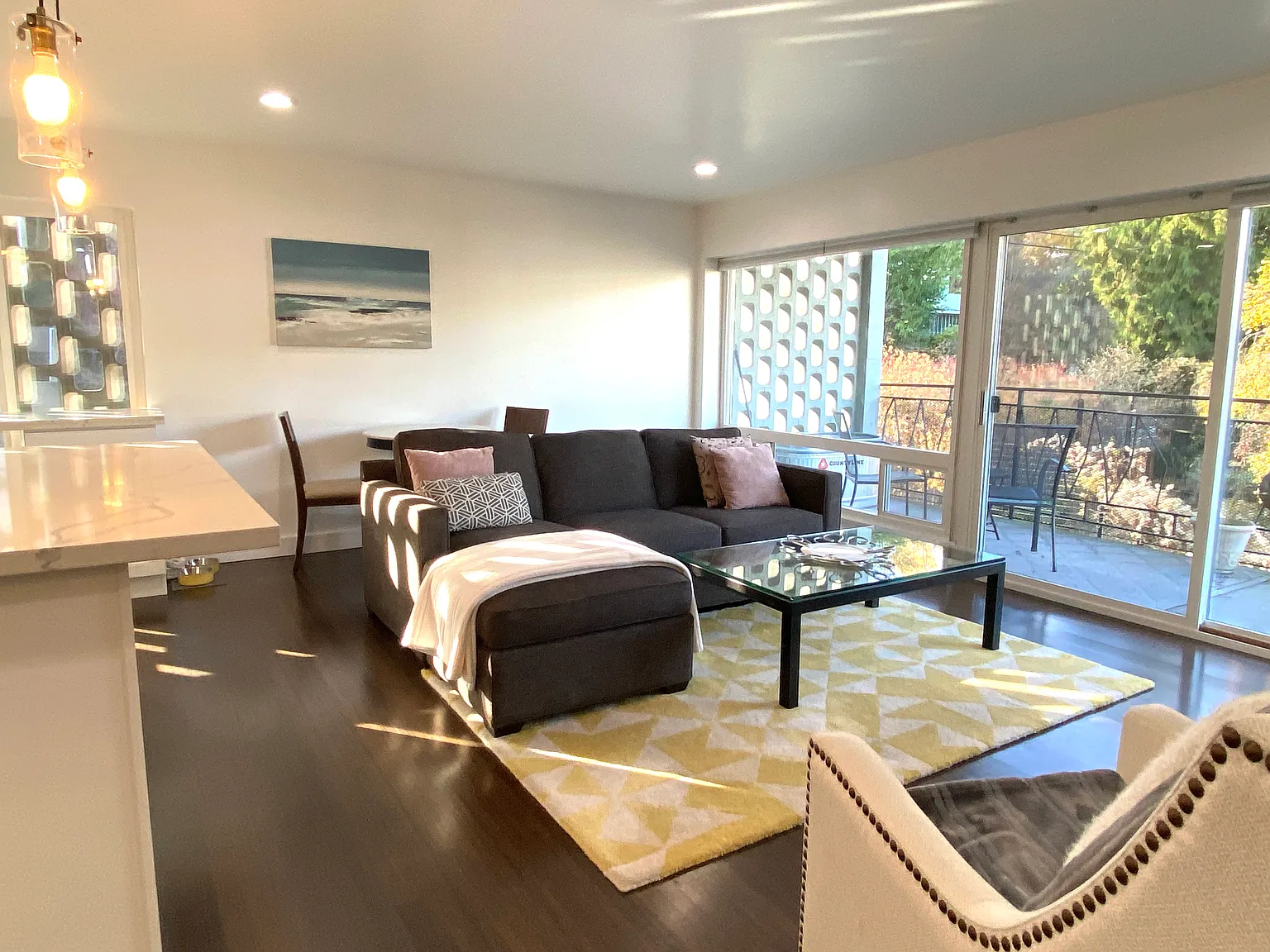 2 bed, 700 sqft, $2,600 — Photo 2