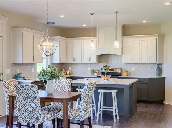 9196 Green Rd, Lenexa, KS 66227