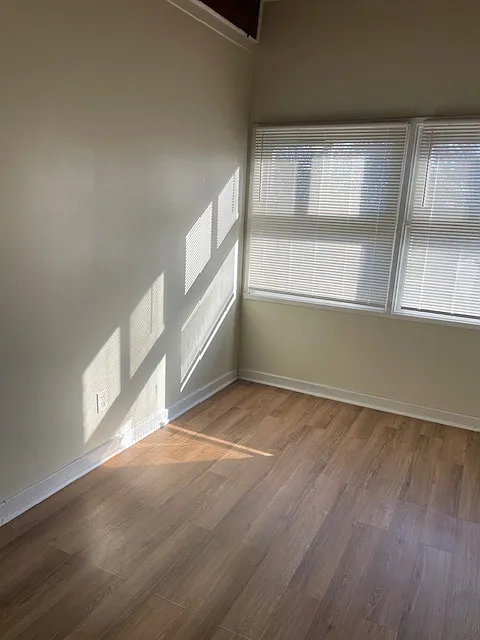 3 bed, 750 sqft, $2,100 — Photo 4