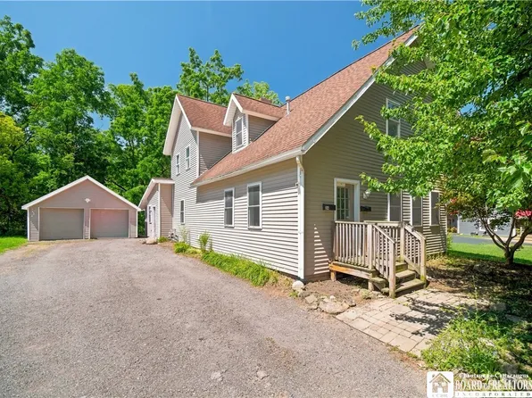 24 Oak St, Westfield, NY 14787