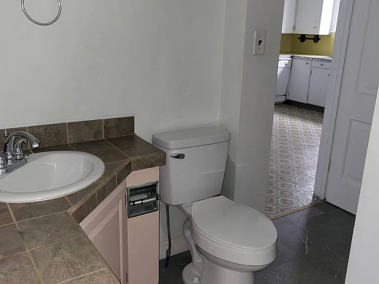 6 S Washington St #1 — Photo 4