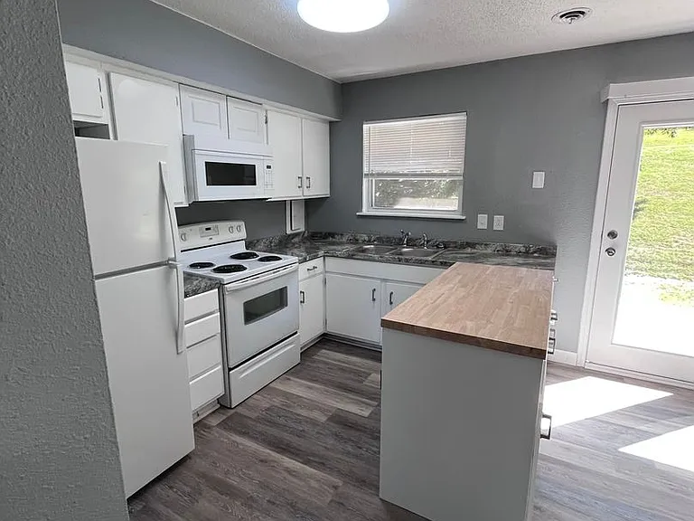 1318 Truman Ave — Photo 5