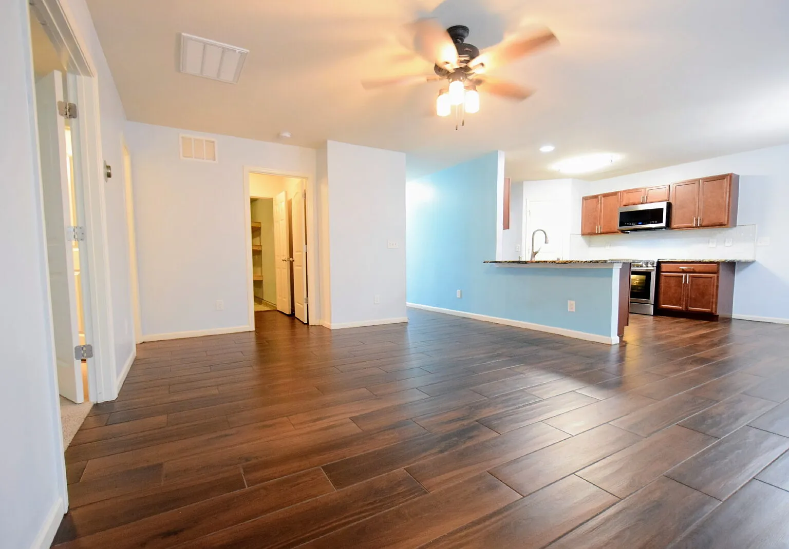 4 bed, 3.0 bath, 2452 sqft, $1,995 — Photo 4