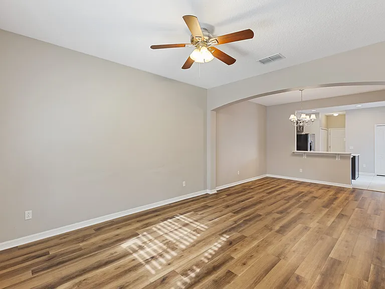 506 Rainbow Springs Loop — Photo 2