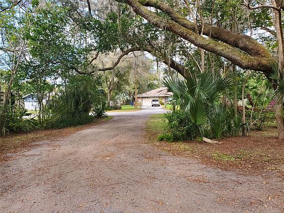 5th image of 18 Poinsettia Dr